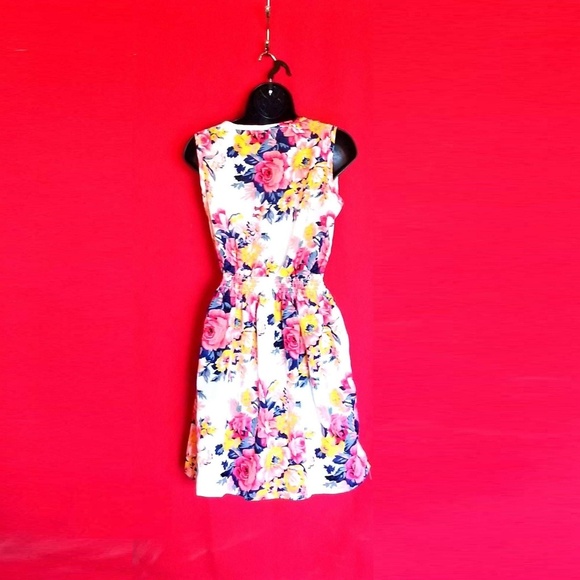 Drunken Tango White and Floral Apron Dress - Picture 2 of 4